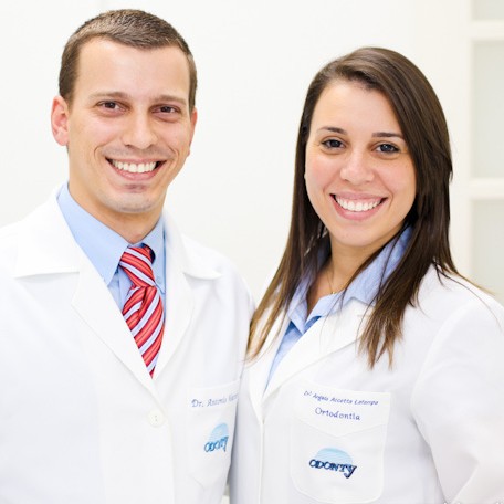 Dra. Angela e Dr. Antonio Marcelo Accetta Latempa, dentistas da Odonty